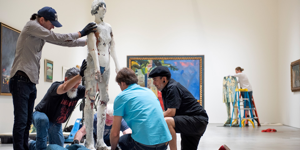 Students install Buck Collection (IMCA) sculpture 