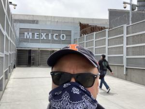Tobar in front of Mexico border