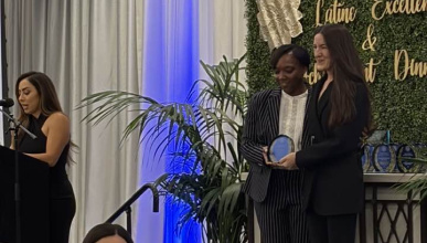Gabriela Urtiaga winning an award